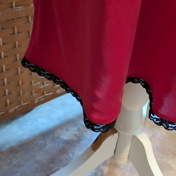 Morgan Taylor Scarlet Chemise with Ebony Lace - Picture 3 of 6